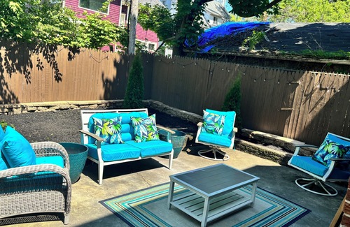 Cleveland House | 4-bedroom vacation home just 3 minutes drive to Case Western Reserve University