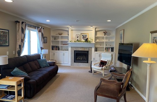 Pittsford House | 4-bedroom vacation home 11 minutes from University of Rochester