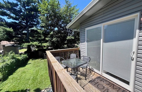 Sioux Falls House | 4-bedroom vacation home: Sleeps 13. Foosball, 65" TV, Golf, 4 Season Room