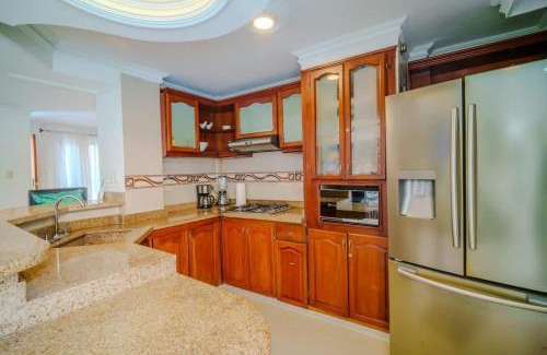 Manga House | 4 Bedroom Villa - Minutes to Walled City