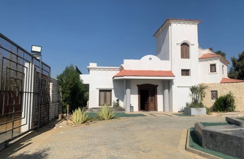 6th of October City Villa | 4-bedroom villa in 6th October with big garden & pool suitable for occassions