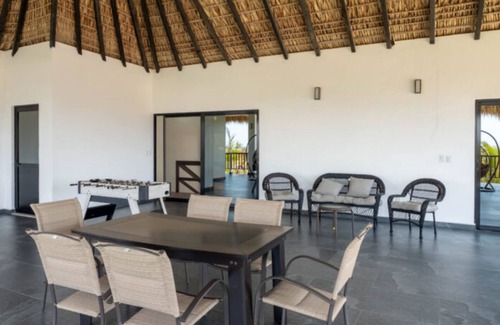 San Pedro Mixtepec Villa | 4-bedroom villa in fabulous Puerto Escondido with AC, WiFi, private pool.