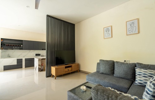 Pererenan Villa | 4-bedroom villa in Canggu with luxurious balcony and pool area.