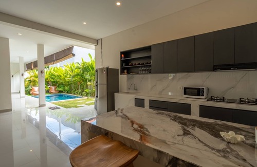 Pererenan Villa | 4-bedroom villa in Canggu with luxurious balcony and pool area.