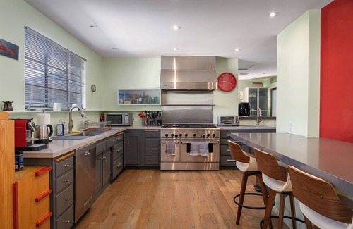 Cheviot Hills Villa | 4-bedroom villa in cool Cheviot Hills, Los Angeles with AC, fitness room, WiFi