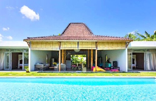 Batubelig Villa | 4 bedroom villa with pool in Seminyak!
