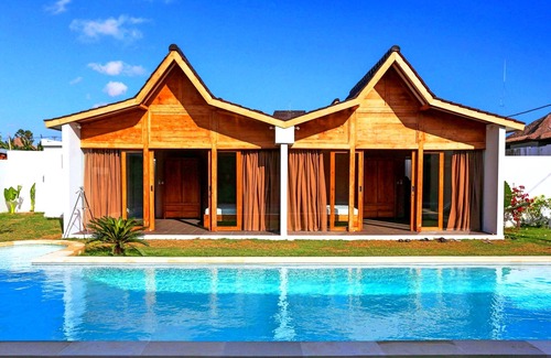 Batubelig Villa | 4 bedroom villa with pool in Seminyak!
