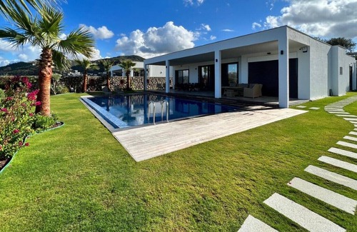 Yalikavak Villa | 4 Bedroom Villa with Private Pool and Separate Staff Room in Yalıkavak