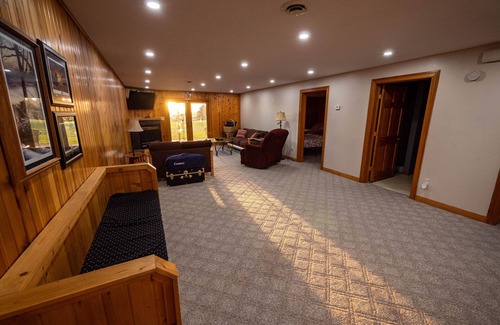 Rutland House | 4 bedroom vineyard home near Brookings, SD
