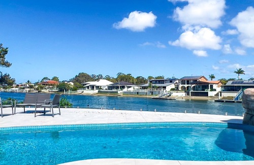 Maroochydore House | 4 bedroom with large water frontage and pool