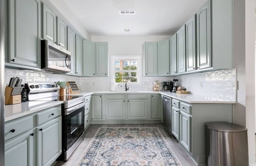 North Charleston Apartment | 4 Bedroom with Lake Views! 10 min. to Downtown