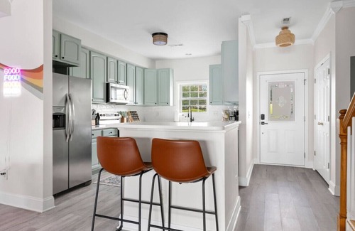 North Charleston Apartment | 4 Bedroom with Lake Views! 10 min. to Downtown