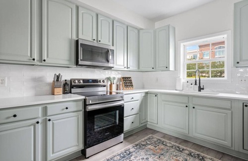 North Charleston Apartment | 4 Bedroom with Lake Views! 10 min. to Downtown
