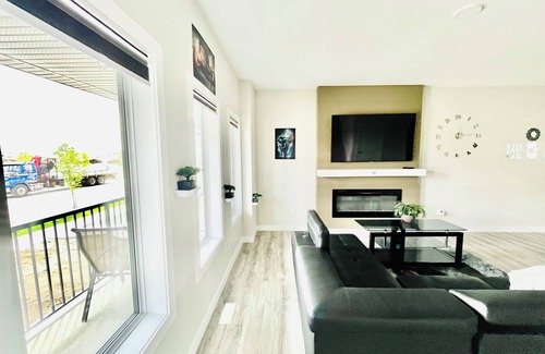 Beaumont House | 4 Bedroom3Full BathSingleHome with Dgarage14Min Airport and Edmonton South.