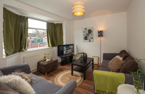 Greenwich House | 4 bedrooms,2 bathrooms house with free parking