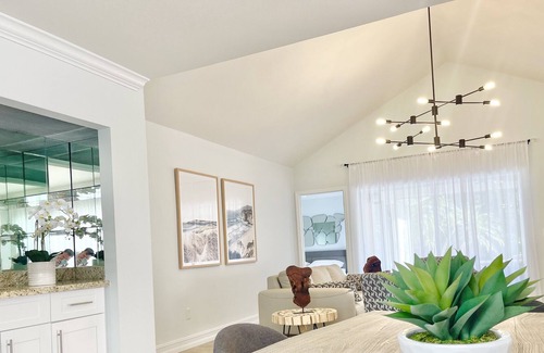 Park Shore House | 4 bedrooms 2 bathrooms only steps away from the beach and downtown