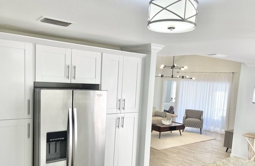 Park Shore House | 4 bedrooms 2 bathrooms only steps away from the beach and downtown
