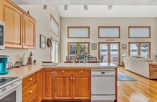 Huddleston House | 4 Bedrooms, 4½ Bathrooms, Sleeps 8! Come Visit 'Carter Cook Retreat'!