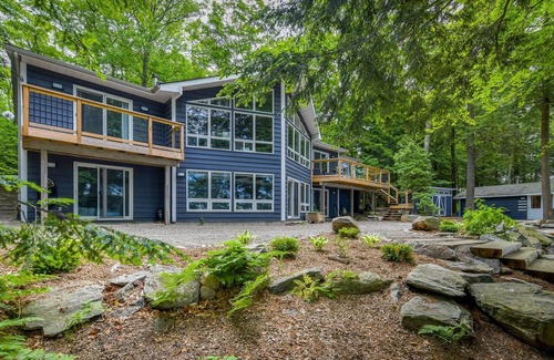 Seguin Cottage | 4 bedrooms and 3 bathrooms on Clear Lake!