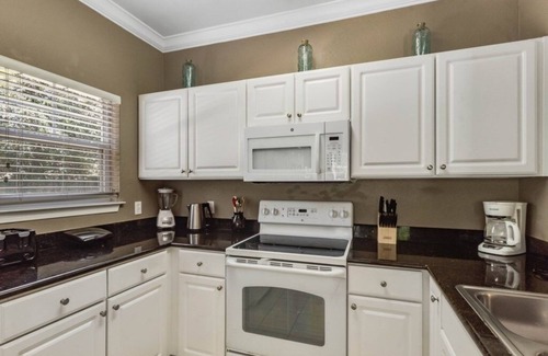 Kissimmee House | 4 Bedrooms S/Lucaya Village Townhouse by RedAwning