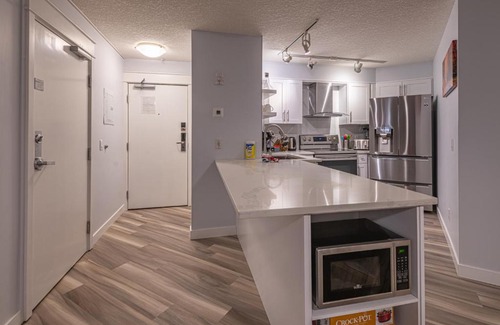Canmore Apartment | 4 Bedrooms Suite Combo for Group of Families - Windtower Lodge