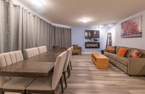 Canmore Apartment | 4 Bedrooms Suite Combo for Group of Families - Windtower Lodge