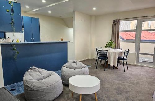 Wellington Apartment | 4 Bedrooms, VERY Central Townhouse!