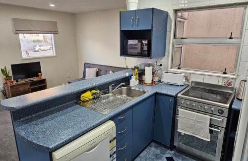 Wellington Apartment | 4 Bedrooms, VERY Central Townhouse!