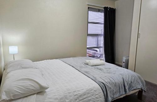 Wellington Apartment | 4 Bedrooms, VERY Central Townhouse!