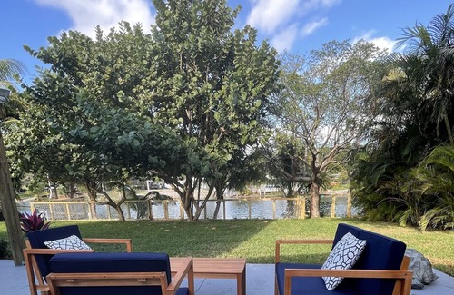 West Park Villa | 4 Bedrooms Waterfront Villa enjoy Kayaks and paddle-board.