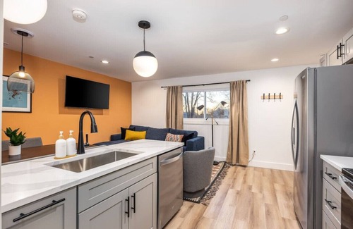 Hillsboro Village Apartment | 4 Beds 3 Bedroom Updated Condo w/Desks, Patio + Parking