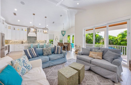 Anna Maria House | 4 Beds 4.5 Bath with Pool 3 Blocks to Beach