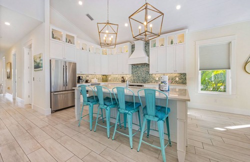 Anna Maria House | 4 Beds 4.5 Bath with Pool 3 Blocks to Beach