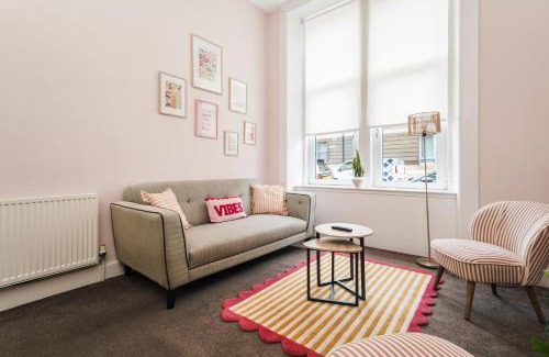 Glasgow Apartment | 4 Beds - City Gateway Getaway