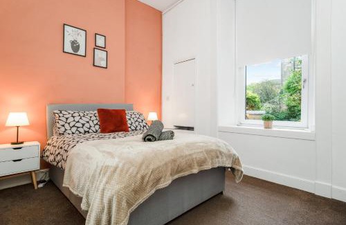 Glasgow Apartment | 4 Beds - City Gateway Getaway