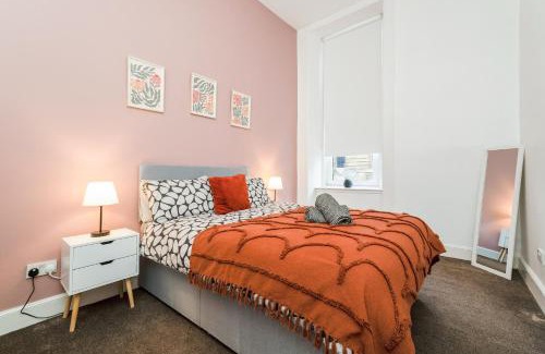 Glasgow Apartment | 4 Beds - City Gateway Getaway