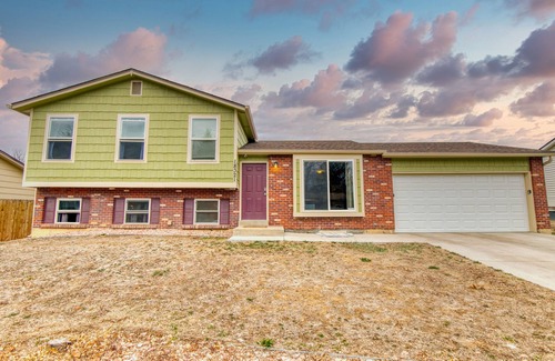 Aurora Highlands House | 4 beds w/King close to Buckley