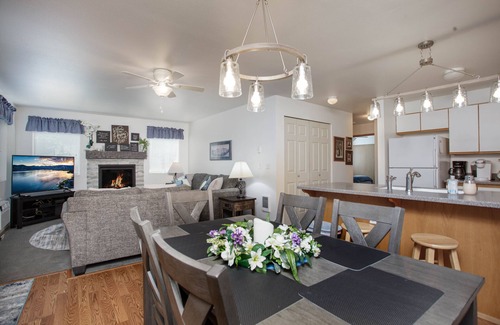 Downtown Leavenworth Condo | 4 Beds, Walk to Downtown, Free Parking, Pet Friendly, Grnd Flr