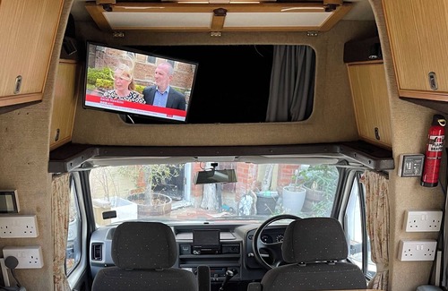 Lake House | 4 Berth Motorhome Hire on the Isle of Wight. accommodation Only or Self Drive