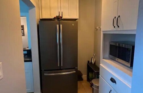 Williams House | 4 blocks from rt66- hot tub-firepit-AC