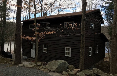 Greentown House | 4 BR, 2 BA,WIFI,FIREPIT, FIREPLACE, GAS GRILL, SMART TV,BOAT SLIP,POOL, SLPS 9.
