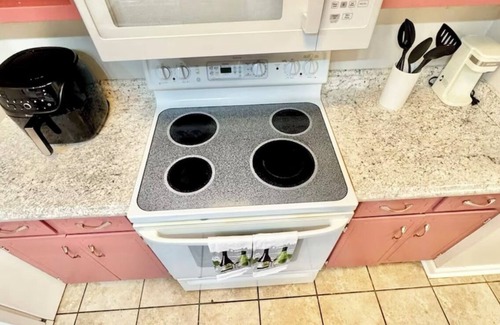 Fitzgerald House | 4-br 2-bath house in charming Fitzgerald with WiFi, AC. Perfect for long stays.