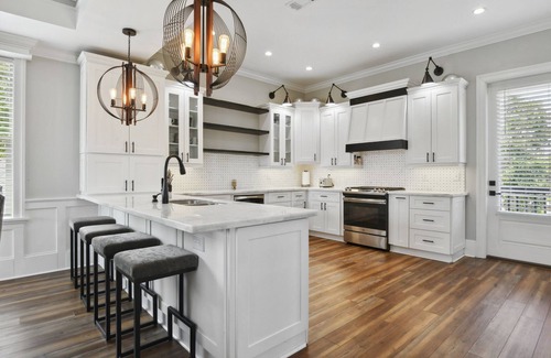 Gulfport House | 4 BR/4 Ensuite Bath/Games/Walk to Beach & Heated Pool/Spa