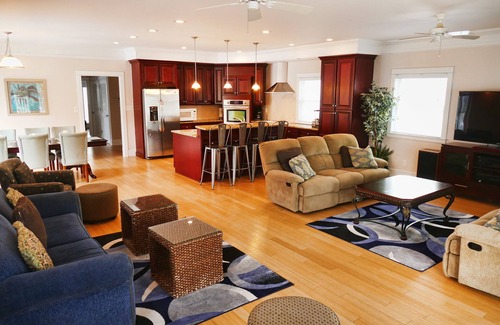 Tybee Island House | 4 BR Beautiful Southern Style Home w/Private Large Pool, Heat Opt - North End