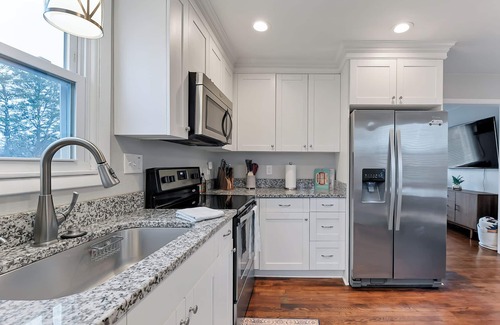 North Camellia Acres House | 4 BR Central Home + Game Room + Dog Friendly + Family Amenities!