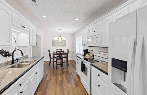 New Bern House | 4 BR Home 5 mins to DT Game Room 5 Stars