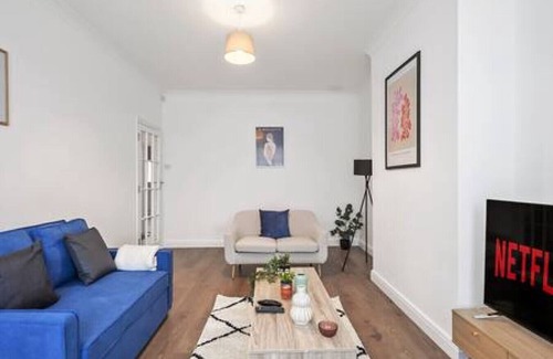 Brondesbury Park House | 4 BR House/Free Parking/5mins Walk To Kensal Rise