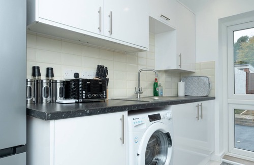 Southampton House | 4 BR House w/Free Parking and Garden