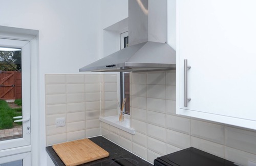 Southampton House | 4 BR House w/Free Parking and Garden
