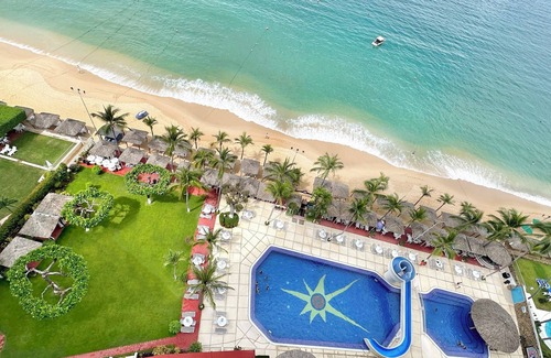 Costera Acapulco Apartment | 4 BR Luxury beachfront apartment in Acapulco Bay.